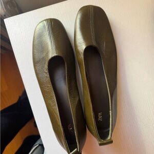 Never Worn Zara Olive Leather Flats